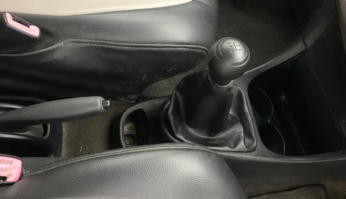 2011 Toyota Etios G, Petrol, Manual, 43,763 km, Gear lever - Boot cover slightly torn