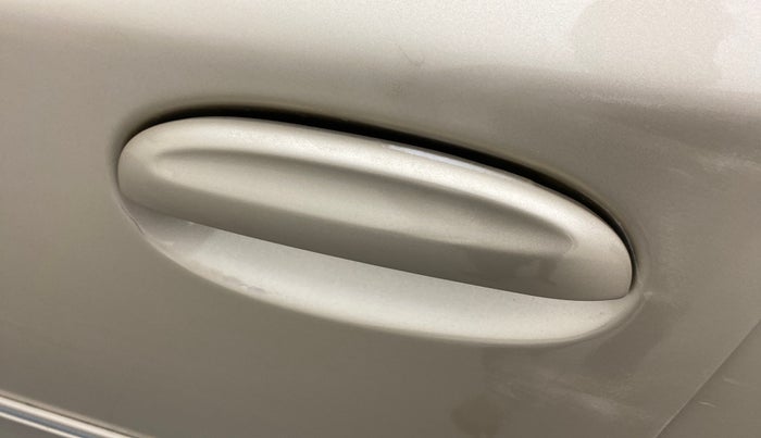 2011 Toyota Etios G, Petrol, Manual, 43,763 km, Front passenger door - Door handle has minor damage
