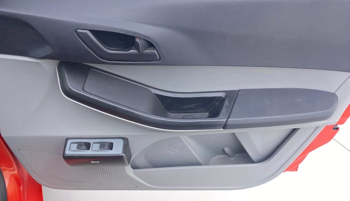 2021 Tata Tiago XE 1.2 REVOTRON, Petrol, Manual, 76,480 km, Driver Side Door Panels Control