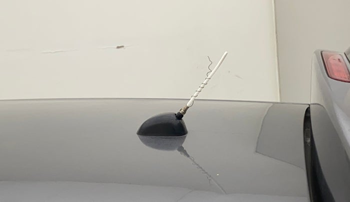 2015 Maruti Swift VXI, Petrol, Manual, 44,129 km, Roof - Antenna has minor damage