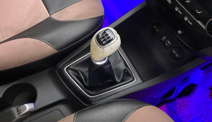 2014 Hyundai Elite i20 ASTA 1.2, Petrol, Manual, 71,257 km, Gear lever - Knob has minor damage