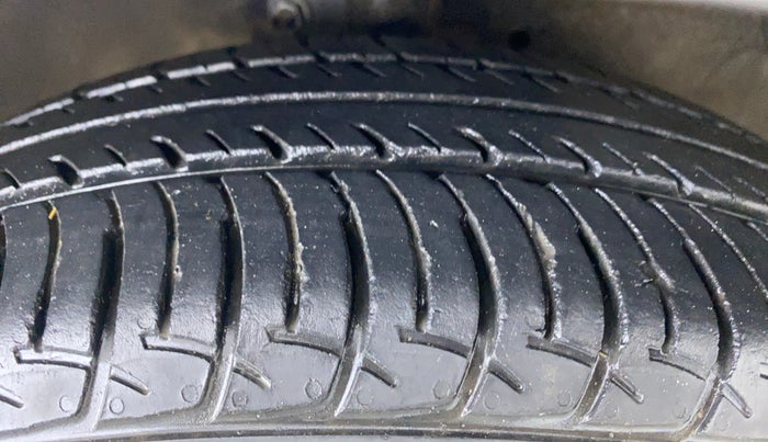 2016 Maruti Celerio ZXI AMT, Petrol, Automatic, 98,084 km, Right Front Tyre Tread