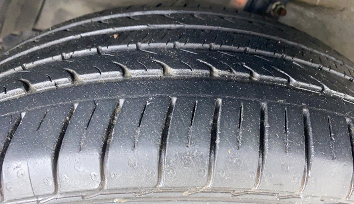 2018 Maruti Ciaz ALPHA 1.4 VVT AMT, Petrol, Automatic, 26,218 km, Left Front Tyre Tread