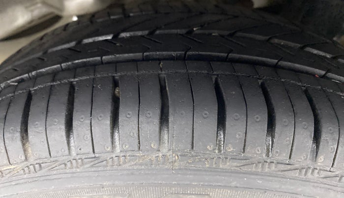 2018 Hyundai Eon MAGNA +, Petrol, Manual, 18,237 km, Left Rear Tyre Tread