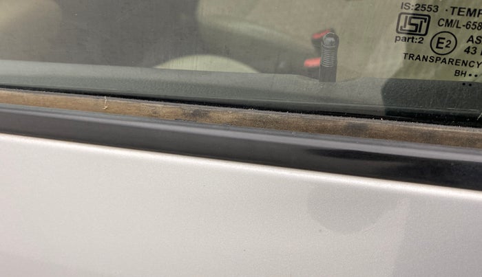 2018 Hyundai Eon MAGNA +, Petrol, Manual, 18,237 km, Front passenger door - Weather strip has minor damage
