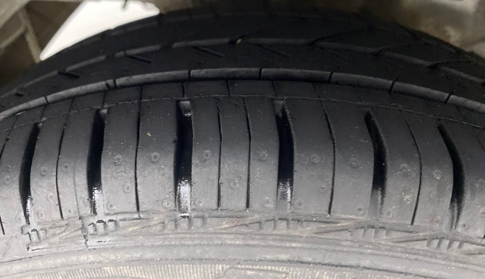 2018 Hyundai Eon MAGNA +, Petrol, Manual, 18,237 km, Right Rear Tyre Tread
