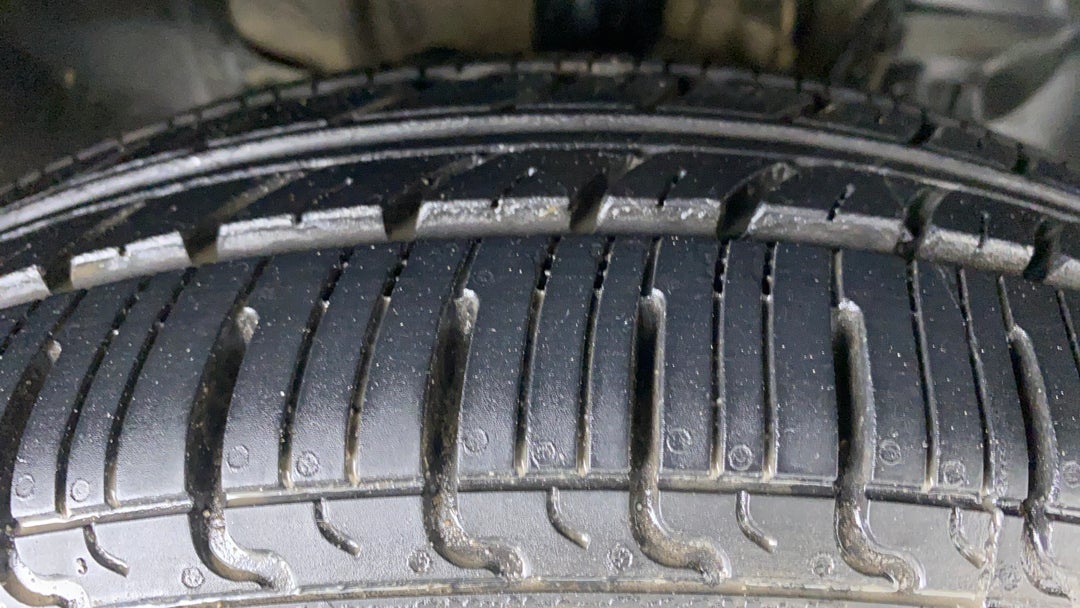 Right Front Tyre Tread