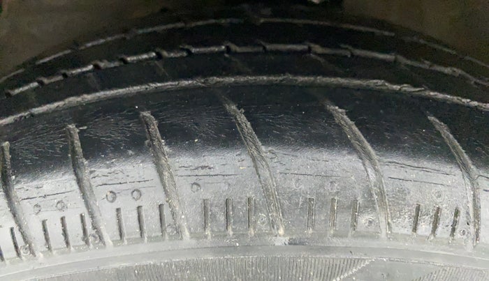 2018 Maruti Celerio VXI CNG D, CNG, Manual, 81,143 km, Left Front Tyre Tread