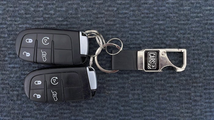 JEEP GRAND CHEROKEE-Key Close-up