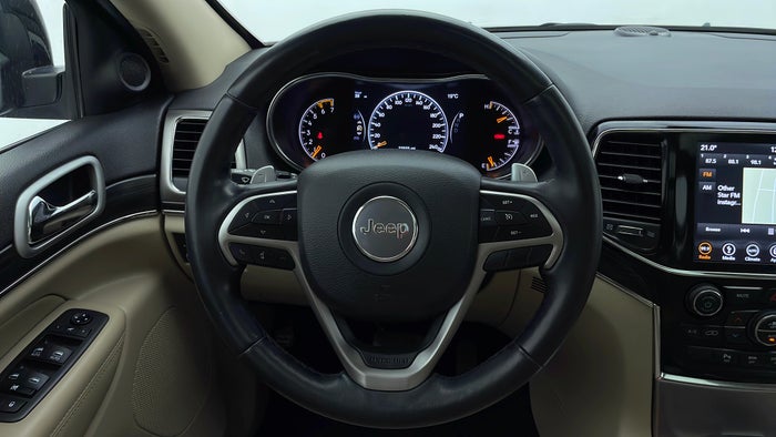 JEEP GRAND CHEROKEE-Steering Wheel Close-up
