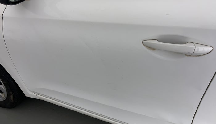 2017 Hyundai Elite i20 MAGNA 1.2, Petrol, Manual, 17,127 km, Front passenger door - Slightly dented