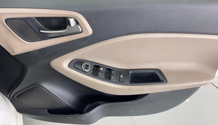2017 Hyundai Elite i20 MAGNA 1.2, Petrol, Manual, 17,127 km, Driver Side Door Panels Control