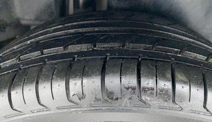 2016 Maruti Ciaz ZXI PLUS, Petrol, Manual, 61,043 km, Right Rear Tyre Tread