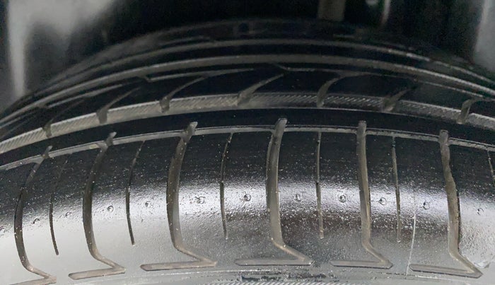 2016 Maruti Ciaz ZXI PLUS, Petrol, Manual, 61,043 km, Left Rear Tyre Tread