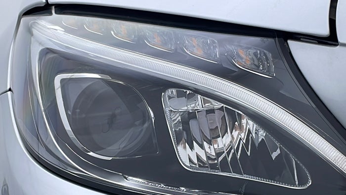MERCEDES BENZ C 200-Head Light RHS Scratch