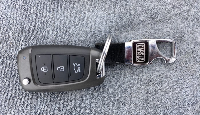 2017 Hyundai Verna 1.6 SX VTVT, Petrol, Manual, 31,788 km, Key Close Up