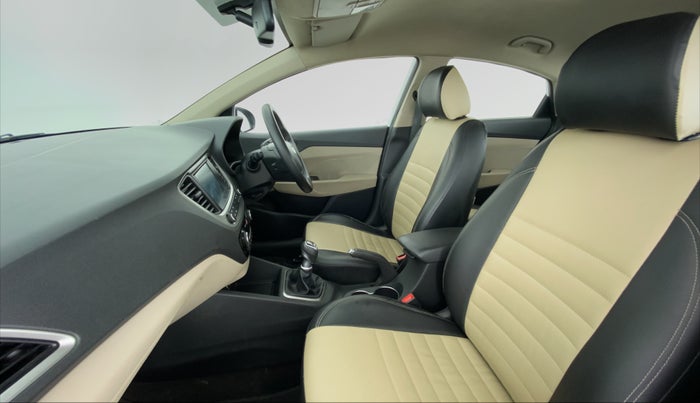 2017 Hyundai Verna 1.6 SX VTVT, Petrol, Manual, 31,788 km, Right Side Front Door Cabin