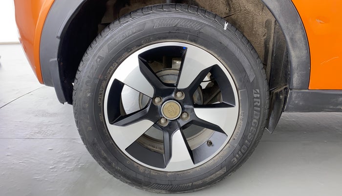 2018 Tata NEXON XZA+ 1.5 Dual Tone, Diesel, Automatic, 77,674 km, Right Rear Wheel