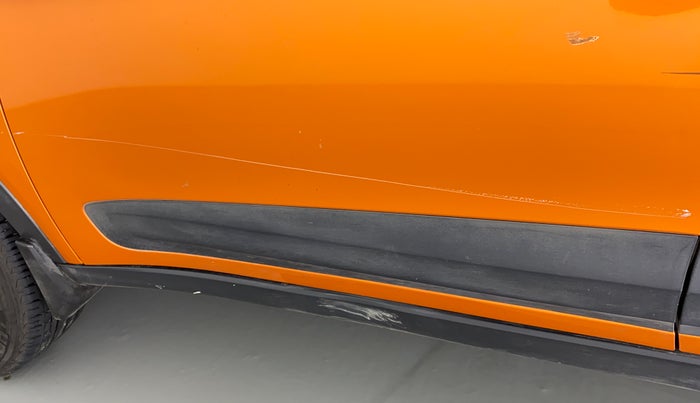 2018 Tata NEXON XZA+ 1.5 Dual Tone, Diesel, Automatic, 77,674 km, Front passenger door - Minor scratches