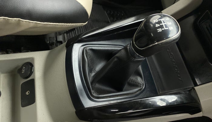 2016 Ford Ecosport 1.5 TREND TDCI, Diesel, Manual, 73,472 km, Gear lever - Knob has minor damage