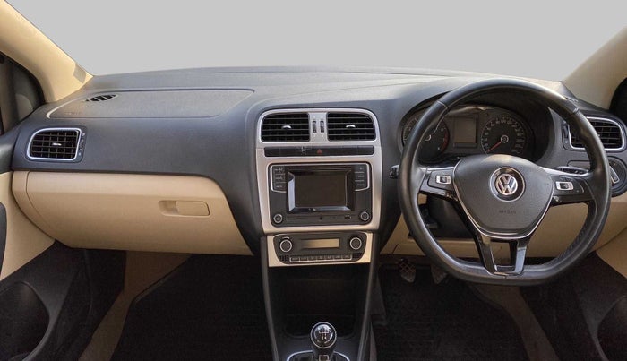2016 Volkswagen Ameo HIGHLINE 1.2, Petrol, Manual, 91,646 km, Dashboard