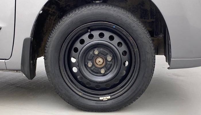 2010 Maruti Wagon R 1.0 VXI, Petrol, Manual, 45,995 km, Right Front Wheel
