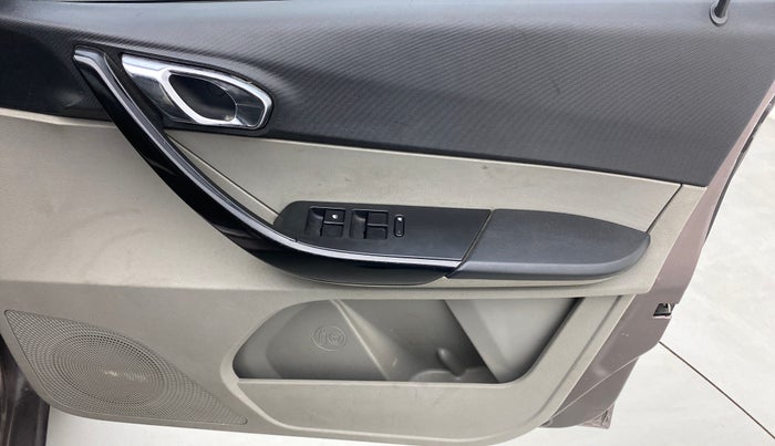 2017 Tata Tiago XZ 1.2 REVOTRON, Petrol, Manual, 88,903 km, Driver Side Door Panels Control
