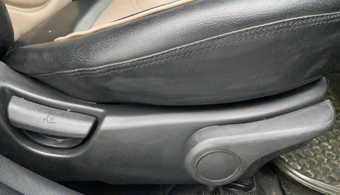 2019 Hyundai Xcent SX 1.2, CNG, Manual, 42,846 km, Driver Side Adjustment Panel
