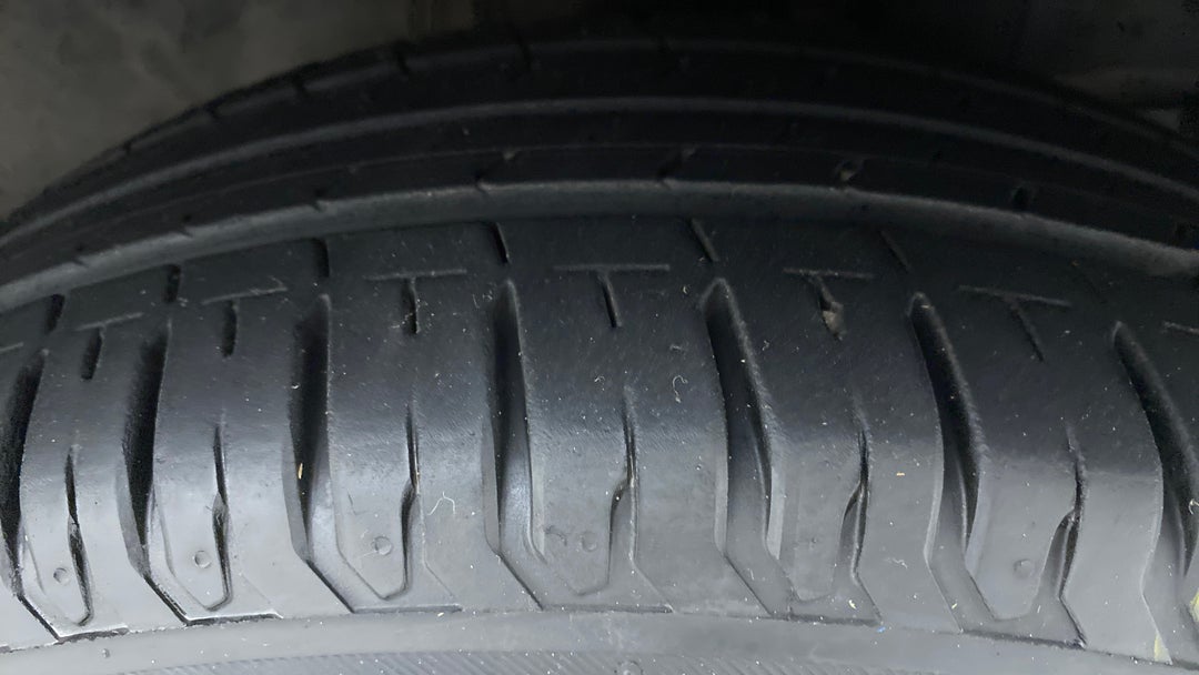Right Front Tyre Tread
