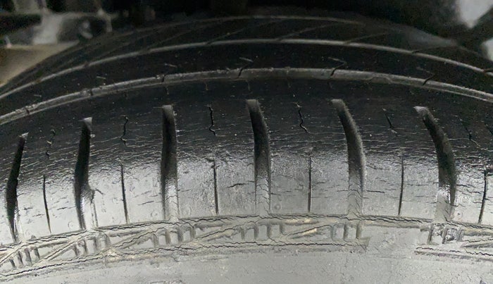 2012 Maruti Swift Dzire VXI, Petrol, Manual, 45,694 km, Right Rear Tyre Tread