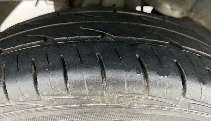 2012 Hyundai Eon ERA PLUS, CNG, Manual, 56,093 km, Right Rear Tyre Tread