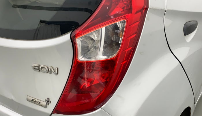 2012 Hyundai Eon ERA PLUS, CNG, Manual, 56,093 km, Right tail light - Minor scratches