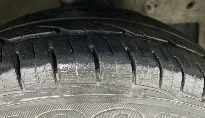2012 Hyundai Eon ERA PLUS, CNG, Manual, 56,093 km, Right Front Tyre Tread