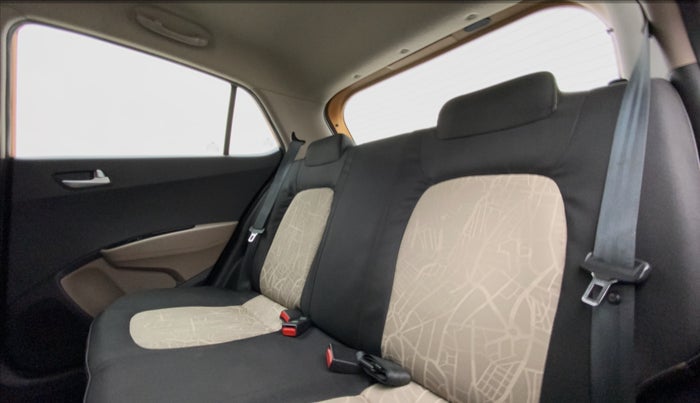 2016 Hyundai Grand i10 SPORTZ 1.2 KAPPA VTVT, Petrol, Manual, 86,471 km, Right Side Rear Door Cabin