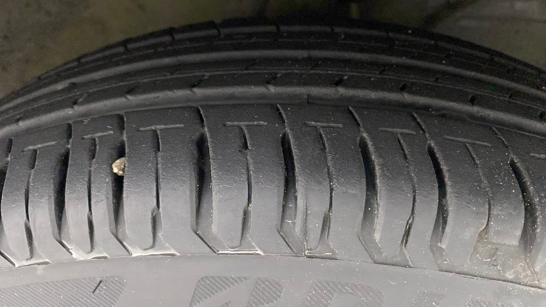 Right Front Tyre Tread