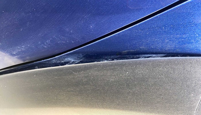 2018 Renault Kwid CLIMBER 1.0 AT, Petrol, Automatic, 25,316 km, Right fender - Cladding has minor damage