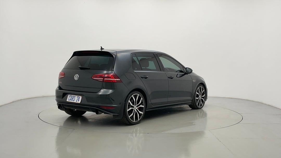 Right Back Diagonal (45- Degree) View