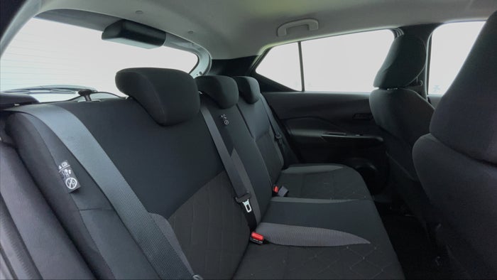 NISSAN KICKS-Right Side Door Cabin View