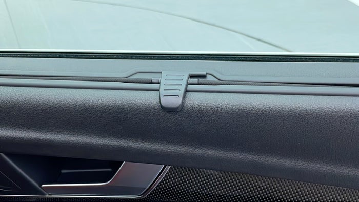 AUDI SQ5-Door Interior RHS rear Clip Broken/Missing