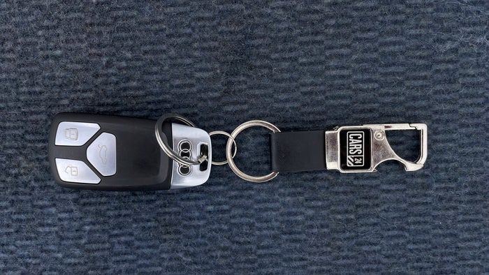 AUDI SQ5-Key Close-up