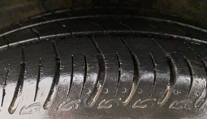 2016 Maruti Celerio VXI CNG, CNG, Manual, 95,441 km, Left Front Tyre Tread