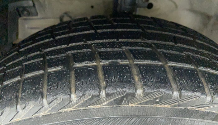 2013 Maruti Swift VDI, Diesel, Manual, 1,44,857 km, Left Front Tyre Tread