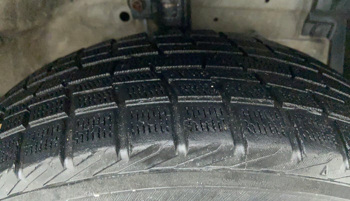 2013 Maruti Swift VDI, Diesel, Manual, 1,44,857 km, Right Front Tyre Tread