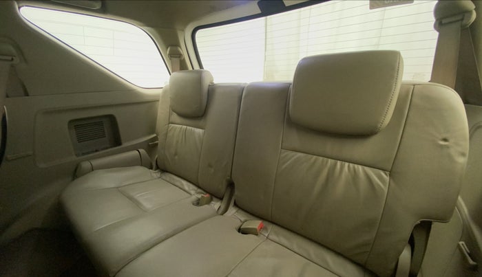2010 Toyota Fortuner 3.0 4X4 MT, Diesel, Manual, 1,18,533 km, Third Seat Row ( optional )