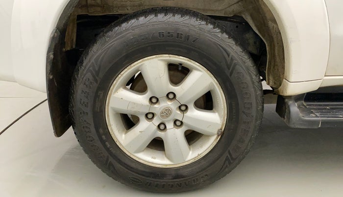2010 Toyota Fortuner 3.0 4X4 MT, Diesel, Manual, 1,18,533 km, Right Rear Wheel