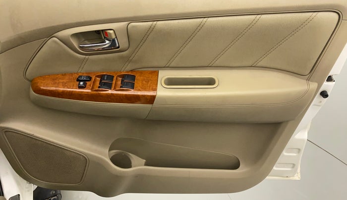 2010 Toyota Fortuner 3.0 4X4 MT, Diesel, Manual, 1,18,533 km, Driver Side Door Panels Control