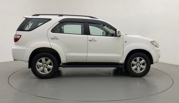 2010 Toyota Fortuner 3.0 4X4 MT, Diesel, Manual, 1,18,533 km, Right Side