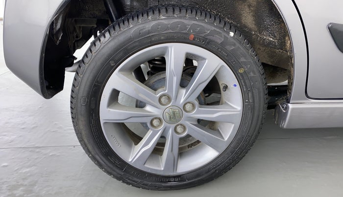 2013 Maruti Wagon R Stingray VXI, Petrol, Manual, 28,979 km, Right Rear Wheel