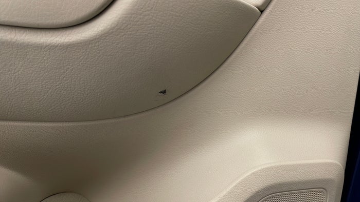 VOLKSWAGEN TOUAREG-Door Interior LHS rear Fabric torn