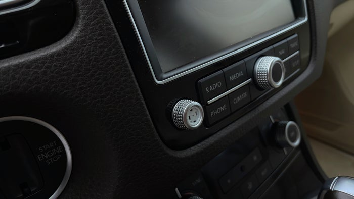 VOLKSWAGEN TOUAREG-Dashboard Knob Broken
